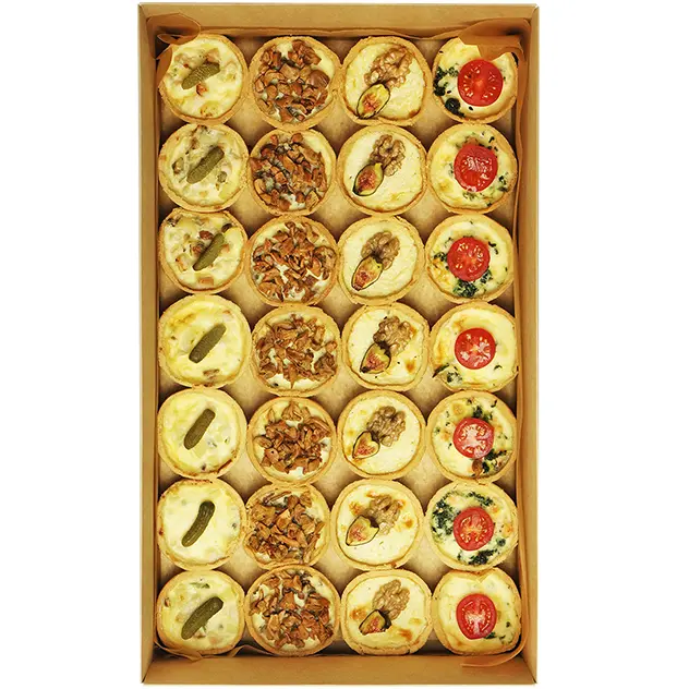 Мини-киши с курицей, лососем, сыром и лисичками — 28 штук