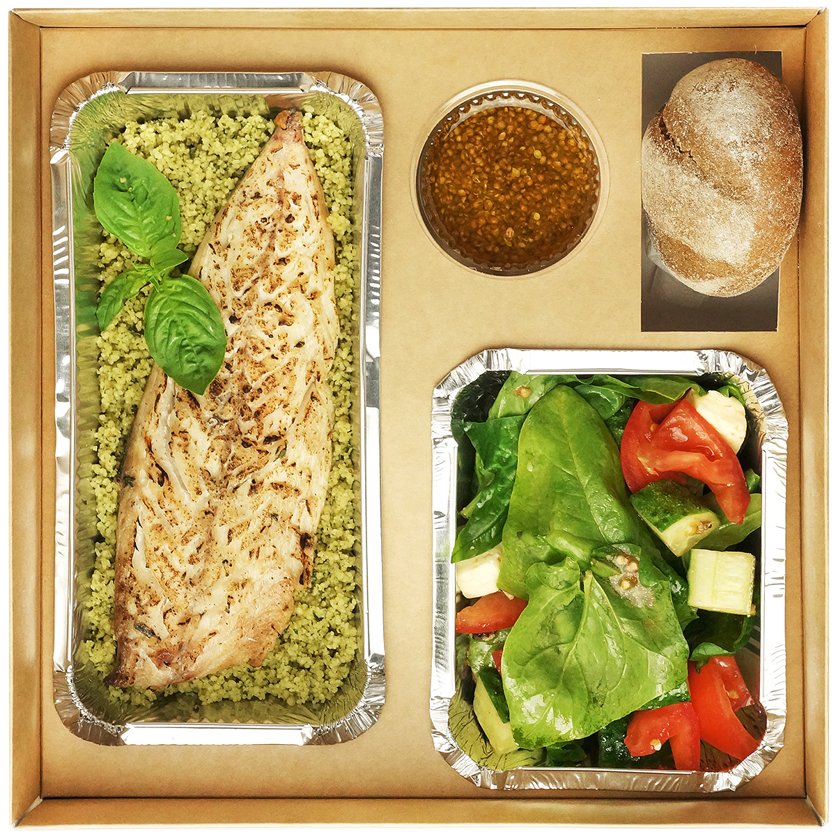 Обед со скумбрией, кускусом и овощным салатом