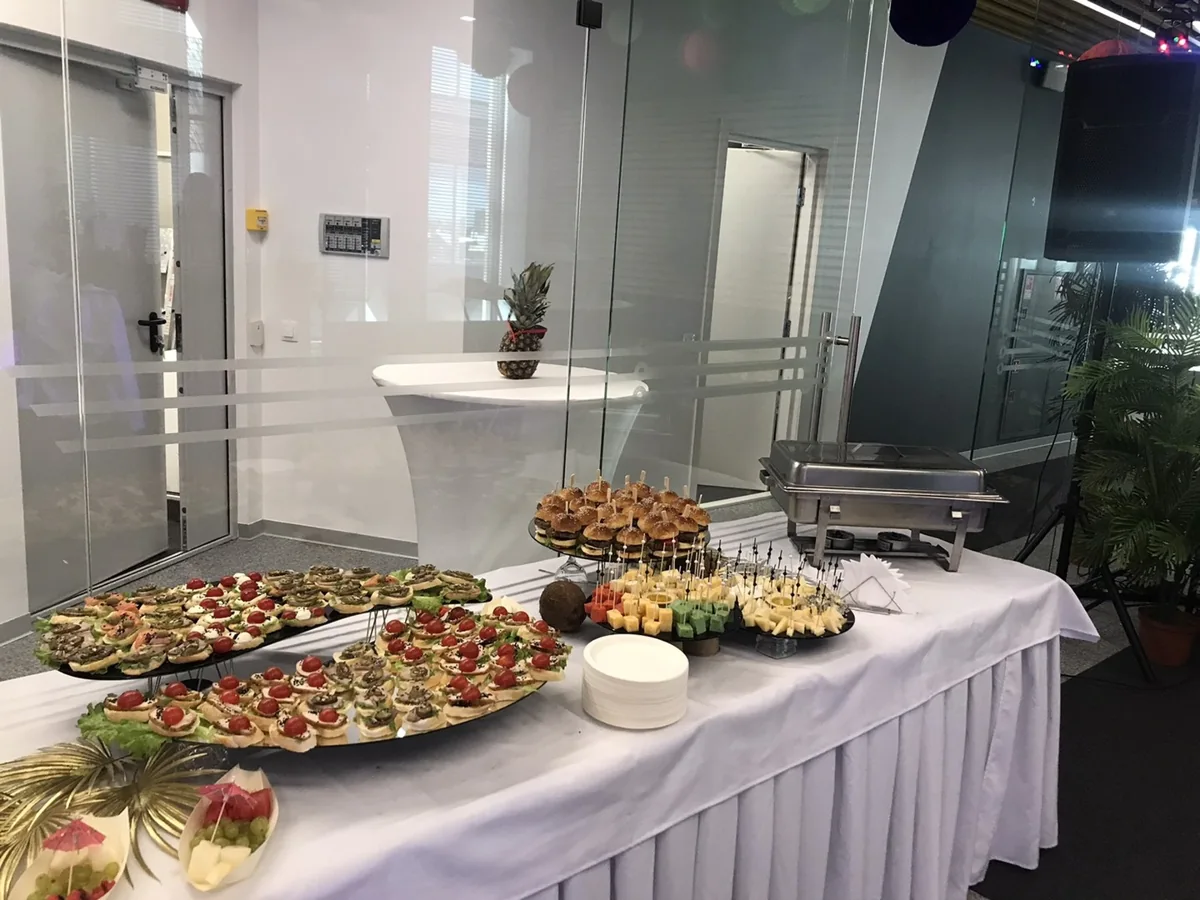 Сервировка Catering Group Russia для выездного мероприятия